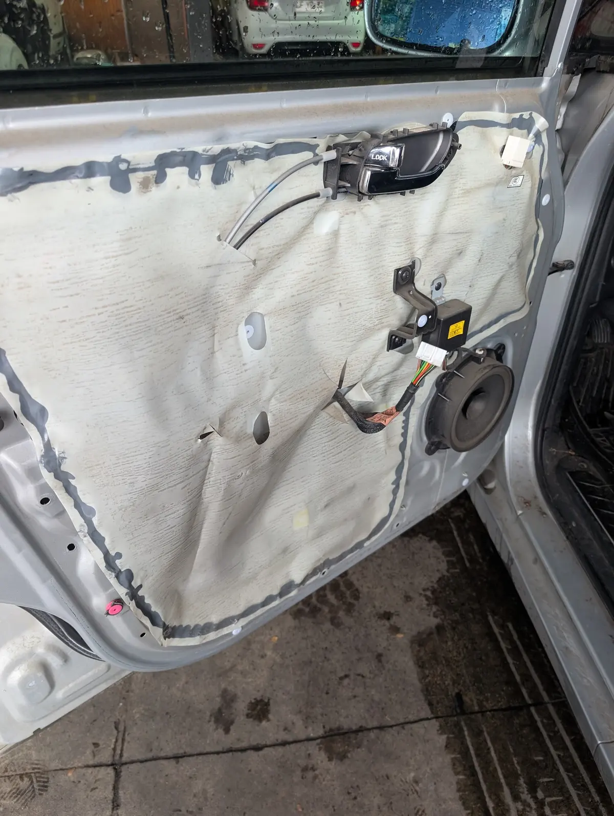 Cerrajería automotriz en general