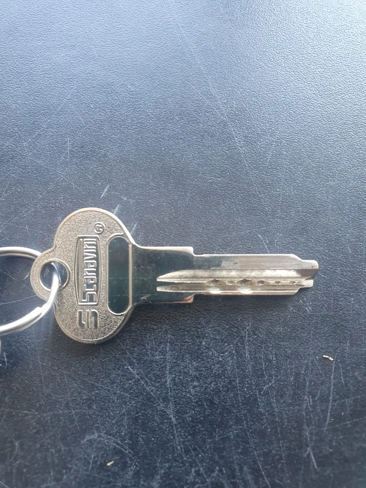 Copia de llaves- Copia control remoto de portón - Servicio de Cerrajería a Domicilio